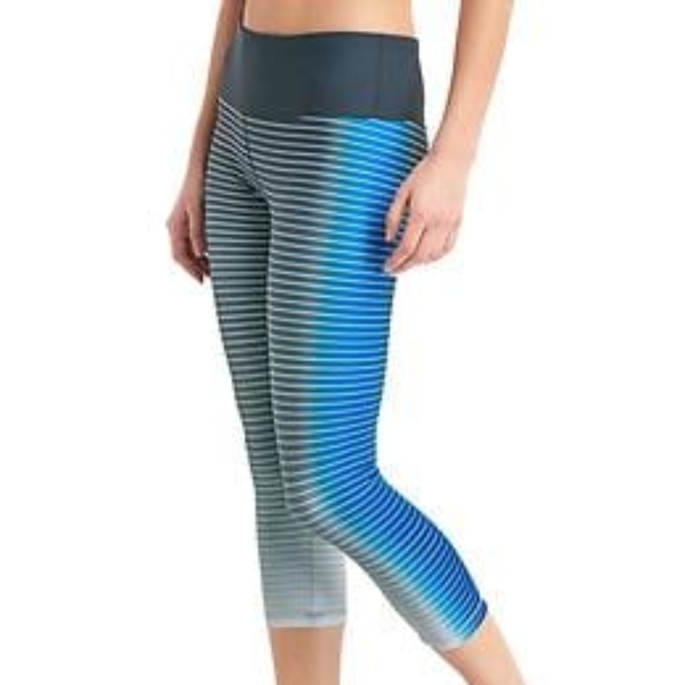 GapFit Cross Train Gradient Stripe Capris size S